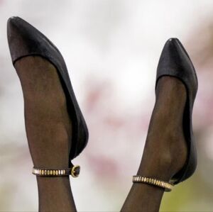 Calleen Cordero Gregory's Melana Pointy Flat Black Women's Shoes Size 8